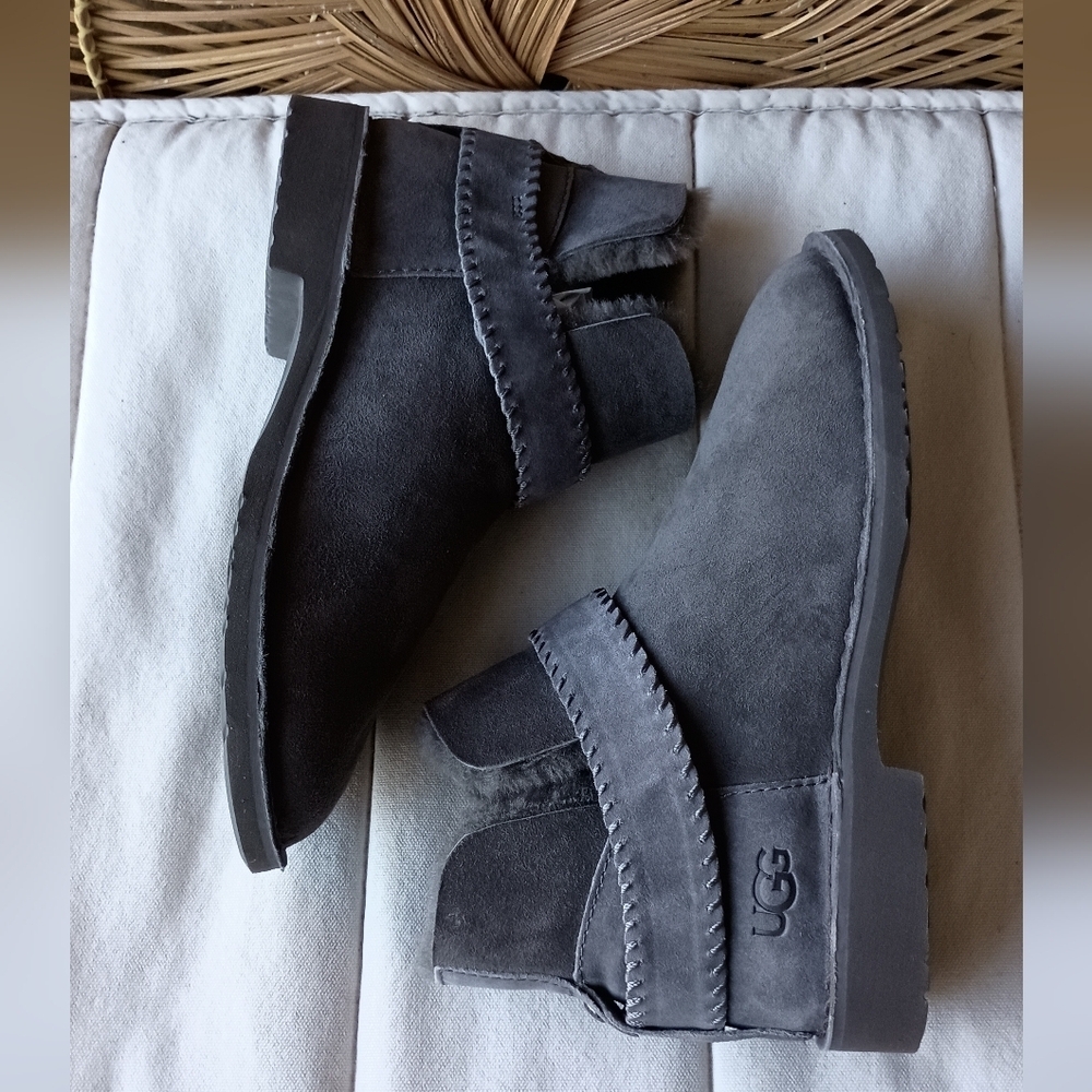 NWOT UGG Mckay Grey Gray Suede Sheepskin Ankle Boots Booties Shoe_8.5 - Picture 5 of 6